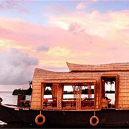 Marvel Cruise Hotel Alappuzha Buitenkant foto